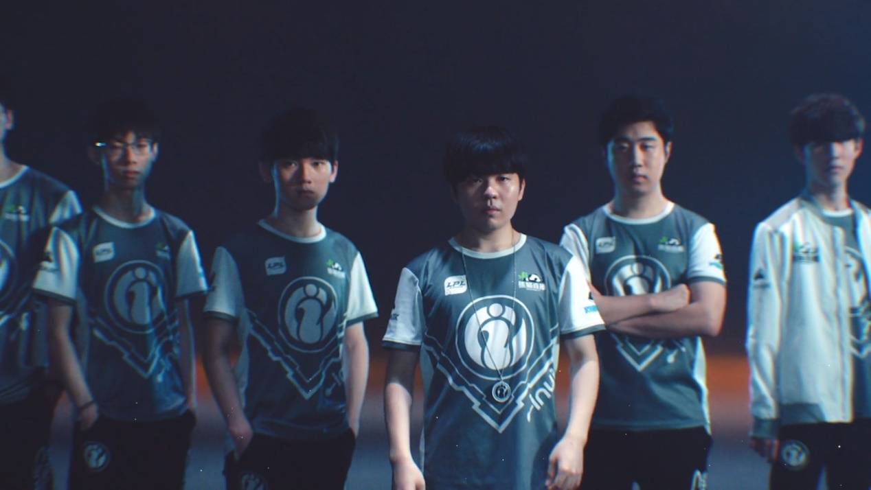 他身穿休闲 他身穿休闲